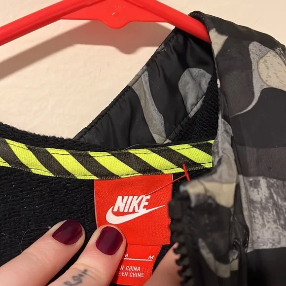 Nike zip up jacket - Picture 2 of 4